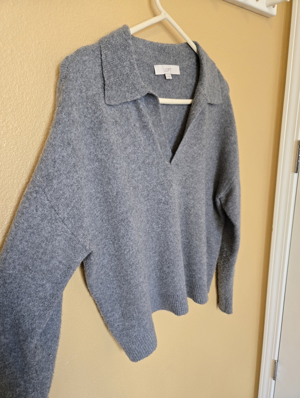 Collared V-neck Sweater - Picture 5 of 6